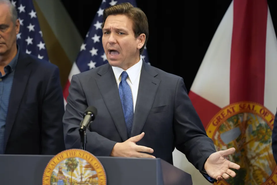 La battaglia di Disney con Ron DeSantis si intensifica mentre l'azienda si prepara a effettuare dei licenziamenti