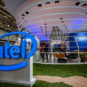 Intel (INTC) sviluppa prototipi avanzati multi-chip per la difesa