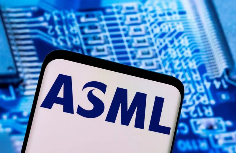 ASML supera le stime ma vede una certa cautela tra i produttori di chip