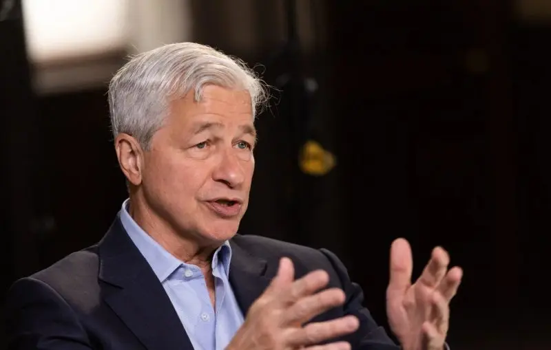 Il CEO di JP Morgan afferma che la crisi bancaria aumenta le probabilità di recessione