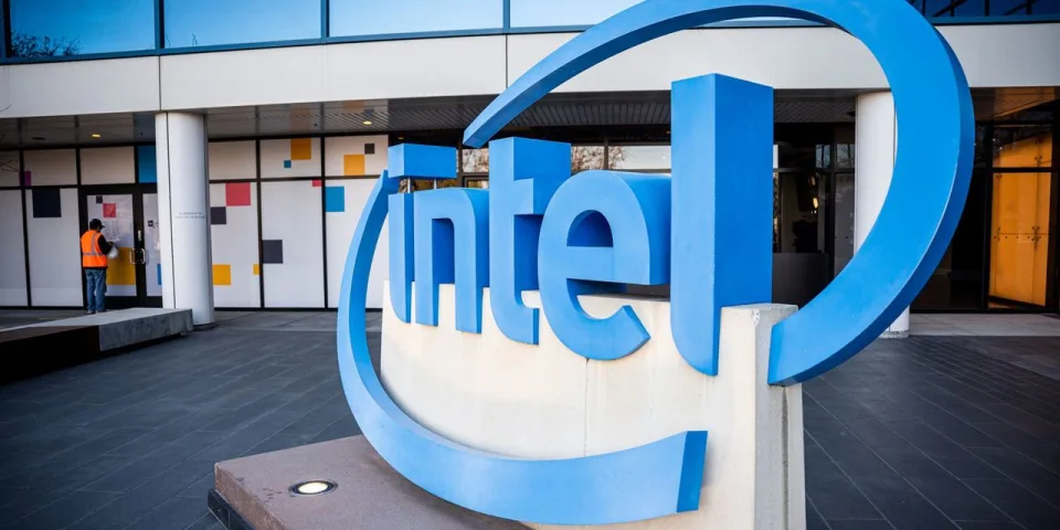 Il titolo Intel ottiene un aggiornamento. I fondamentali potrebbero aver toccato il fondo, afferma l'analista.