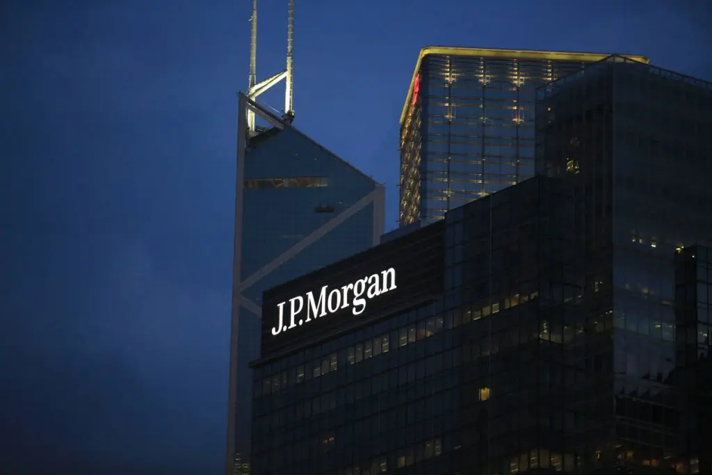 Il CEO di JP Morgan afferma che la crisi bancaria aumenta le probabilità di recessione