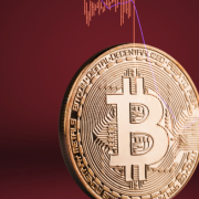 Il prezzo del Bitcoin è sull'orlo del precipizio, tutti gli occhi puntati su venerdì