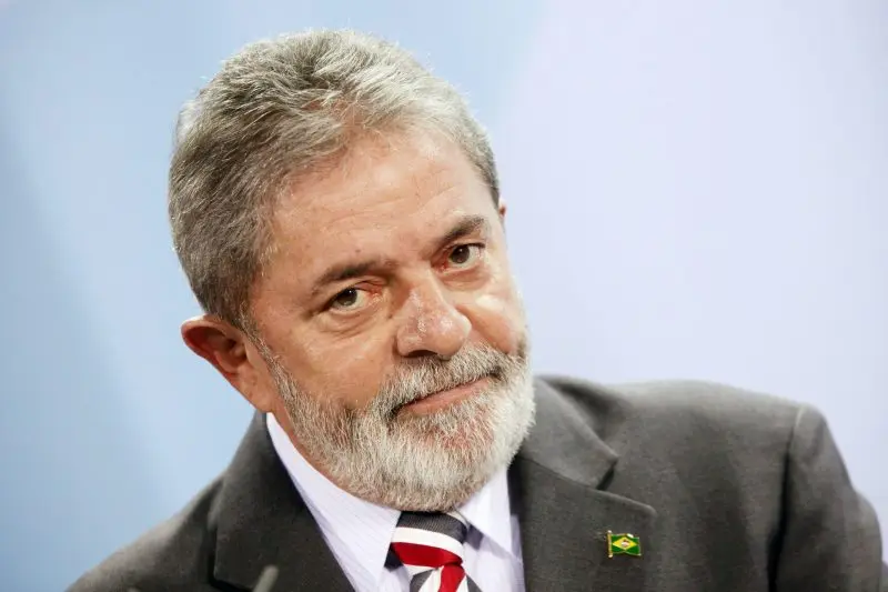 BRICS: Il presidente del Brasile, Lula, suggerisce una valuta di scambio diversa dal dollaro statunitense