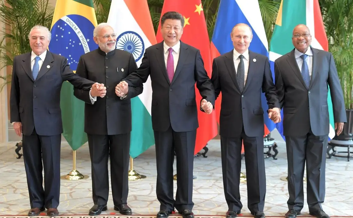 L'appello dei BRICS ai paesi insoddisfatti sta crescendo, afferma l'ex dirigente della Banca Mondiale