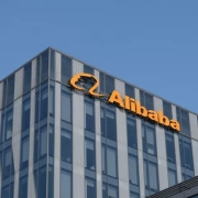 Alibaba incrementa il reddito da operazioni del 70%, spingendo il valore delle azioni al rialzo