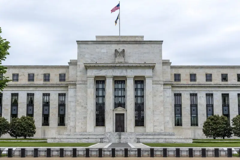 La Federal Reserve Sospende l'Aumento dei Tassi di Interesse