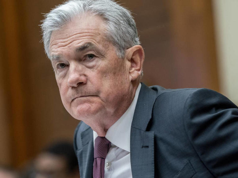 La Federal Reserve (la Fed) mette un freno all'ascesa dei tassi di interesse negli Stati Uniti ma è preparata a riprenderla entro l'anno