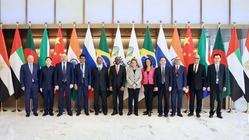 BRICS: 21 paesi concordano ufficialmente di abbandonare il dollaro USA nel 2023