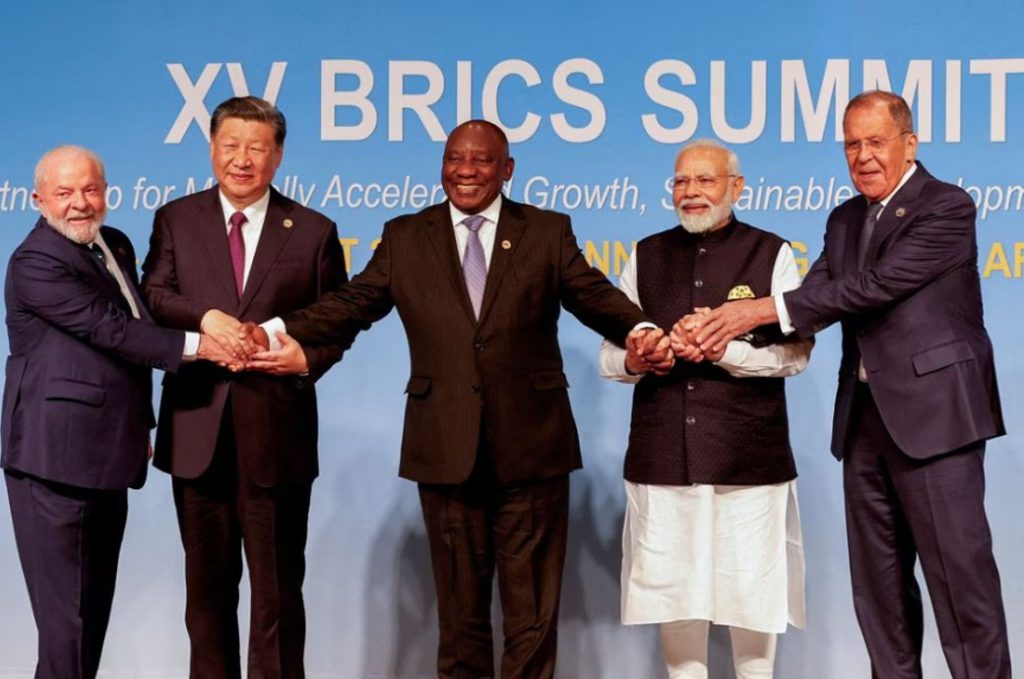 BRICS: 21 paesi concordano ufficialmente di abbandonare il dollaro USA nel 2023