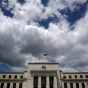 La stragrande maggioranza dei membri della Federal Reserve si esprime a favore di un imminente aumento dei tassi d'interesse, come riportato nei resoconti della Fed