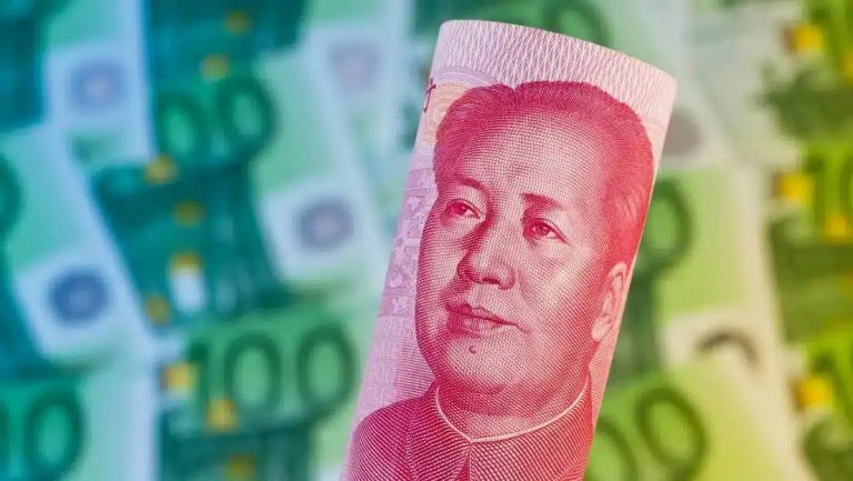 BRICS: Lo yuan cinese supera l'euro e diventa la seconda principale valuta utilizzata nel sistema SWIFT