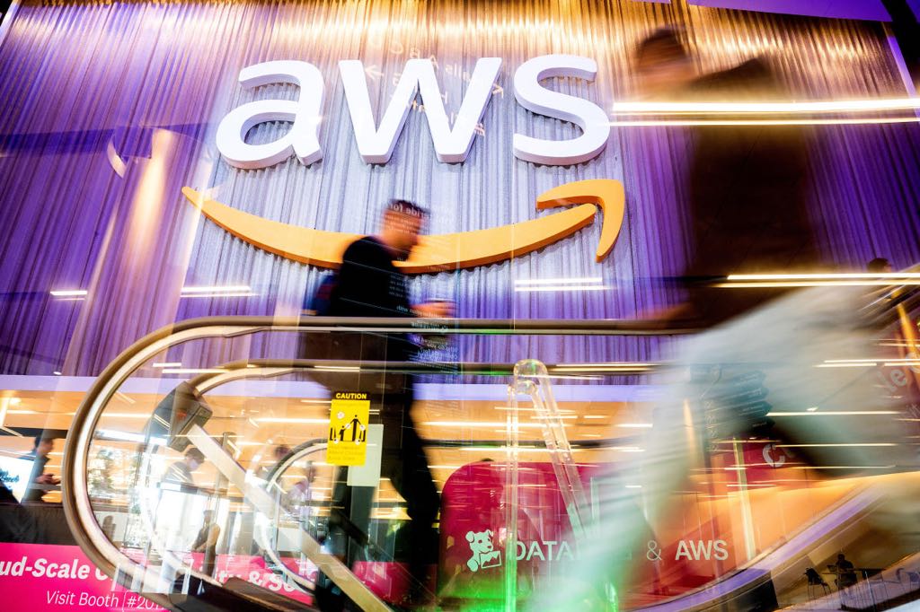 Amazon supera le stime sugli utili, elogiando l'Intelligenza Artificiale come il futuro dei suoi risultati finanziari