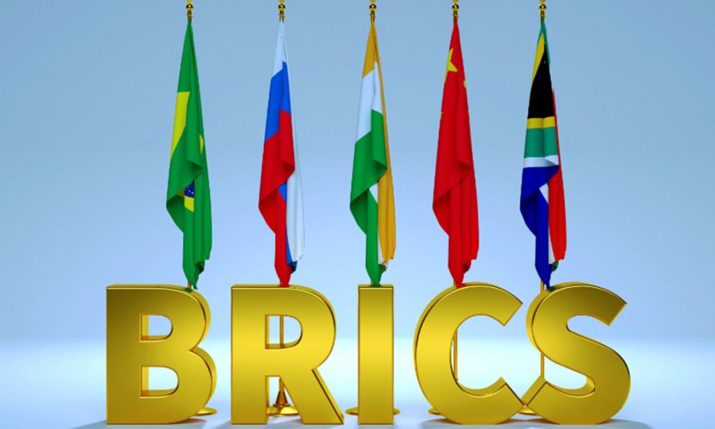 BRICS: Jim O'Neill Prevede la Chiave per Detronizzare il Dollaro USA