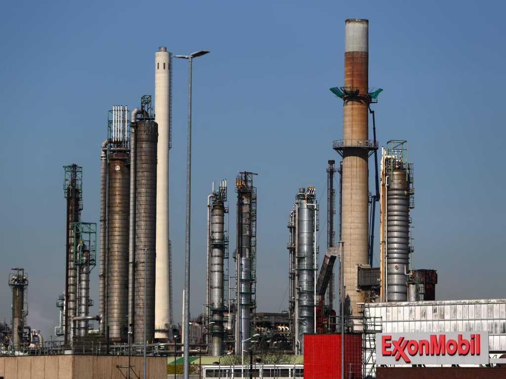 ExxonMobil ha superato Tesla come l'azione più soggetta a vendite al ribasso il mese scorso. Ecco una lista dei 10 titoli più scommessi al ribasso dagli investitori