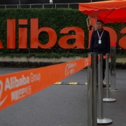 Alibaba ha un crollo di 20 miliardi di dollari a causa delle tensioni nella guerra dei chip, che spingono a una riconsiderazione della strategia aziendale