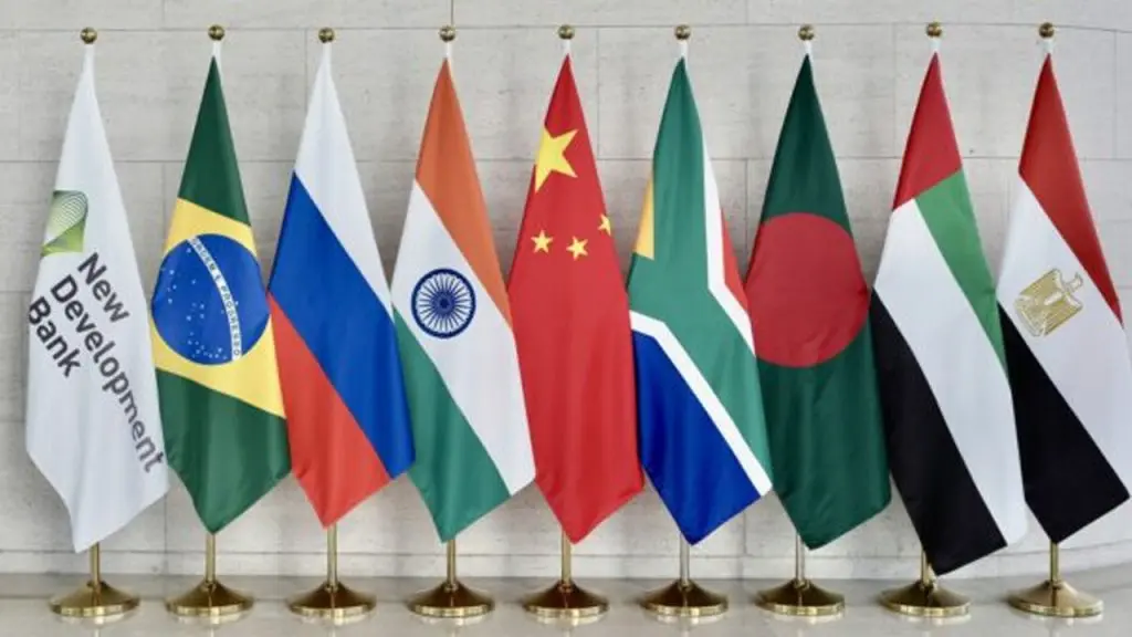 La Banca BRICS sta posizionandosi accanto al FMI e alla Banca Mondiale