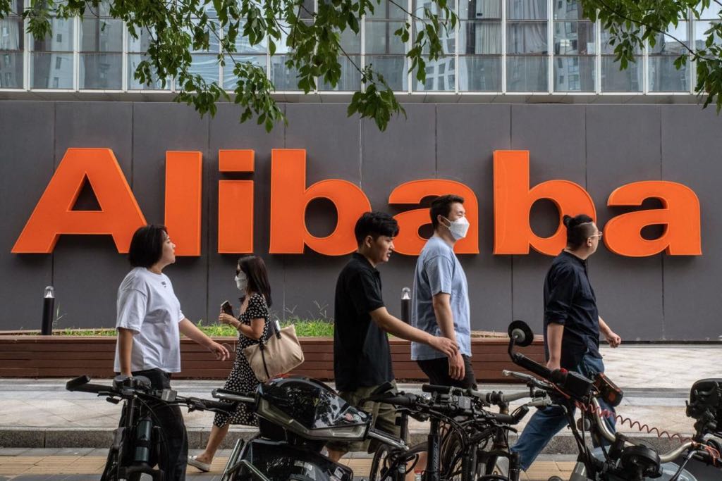 Alibaba subisce una rara revisione al ribasso da parte di Wall Street mentre il suo rivale guadagna slancio