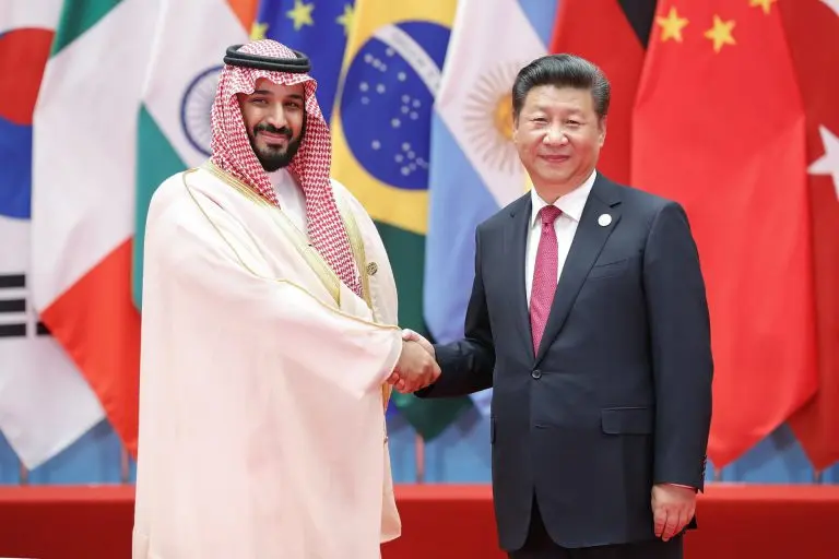 BRICS: Cina e Arabia Saudita Guidano la Fine Globale del Dollaro USA