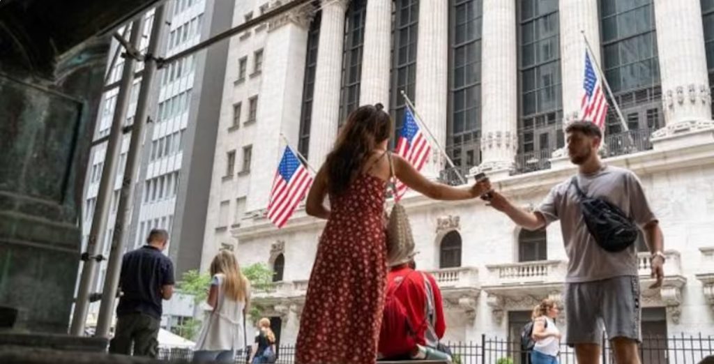 Il 59% degli americani ritiene che l'economia degli Stati Uniti sia in recessione: la Casa Bianca nega