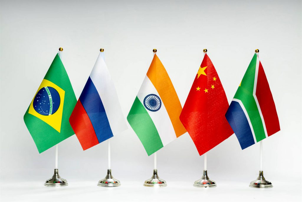 BRICS sta lavorando a un "Ordine Mondiale Equo" per porre fine alla dominanza del dollaro statunitense