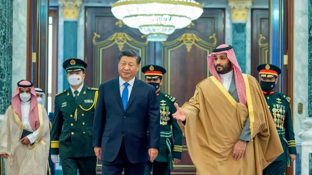 BRICS: Cina e Arabia Saudita Guidano la Fine Globale del Dollaro USA