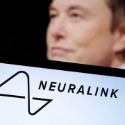 Elon Musk impianta il chip cerebrale di Neuralink nel primo essere umano