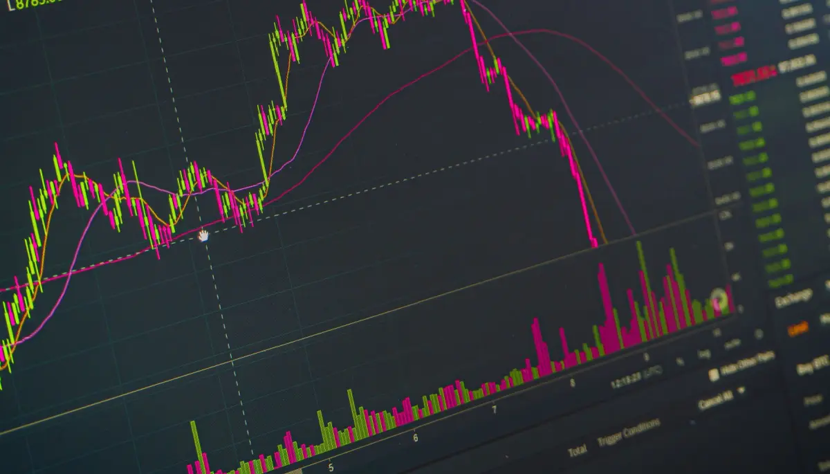 Bitcoin crolla duramente fino a raggiungere un livello critico di prezzo, il mercato è pesantemente colpito