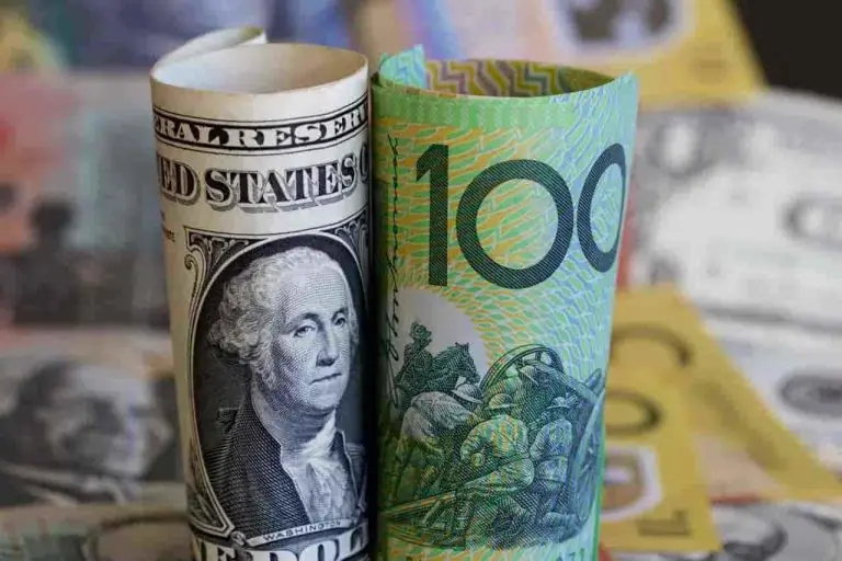 Valuta: Cosa sta accadendo con il dollaro statunitense e quello australiano?