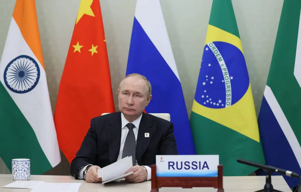 BRICS: La Russia firma una legge per utilizzare gli asset digitali per il commercio