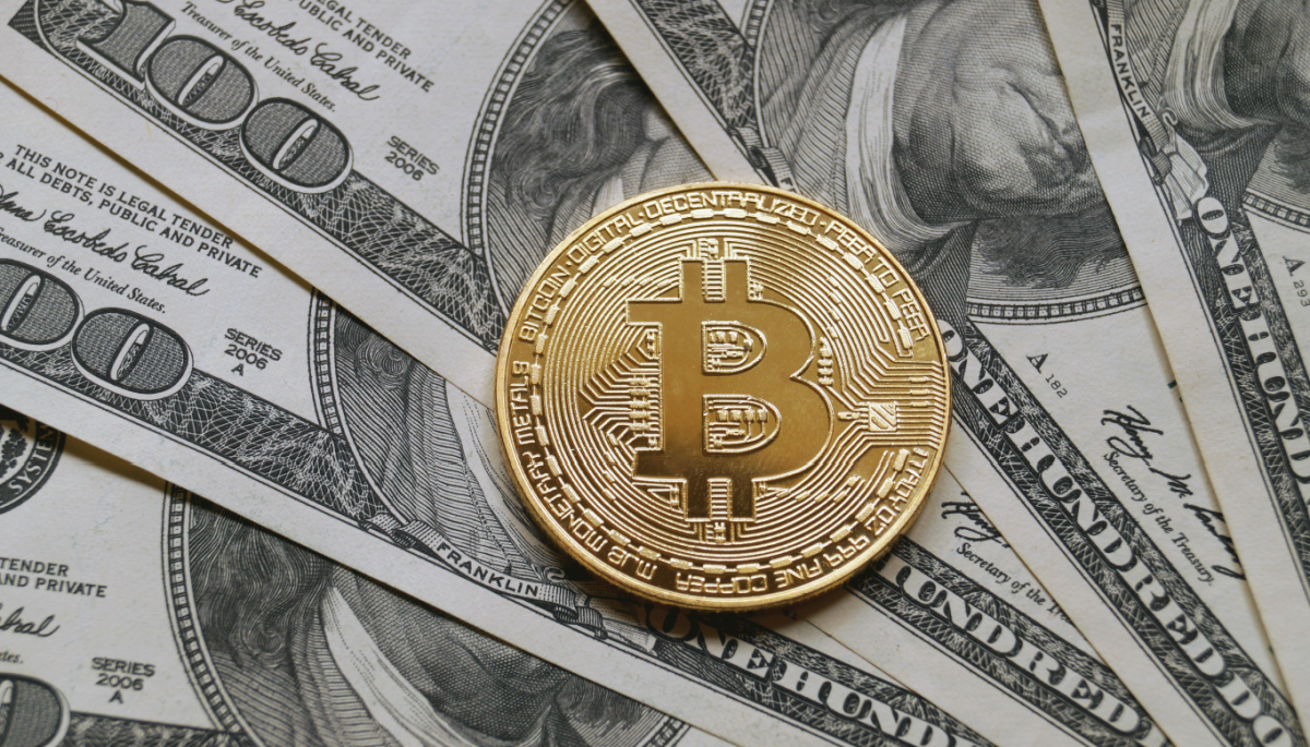 Bitcoin si prepara per una giornata cruciale, mentre il mercato trattiene il respiro