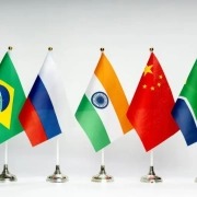 BRICS: Cina e Russia rivelano di aver abbandonato con successo il dollaro statunitense