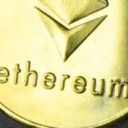 ETF su Ethereum approvati, la quotazione di ETH reagisce in modo sorprendente