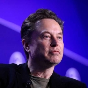 Musk avverte che bandirà i dispositivi Apple se OpenAI sarà integrato a livello di sistema operativo