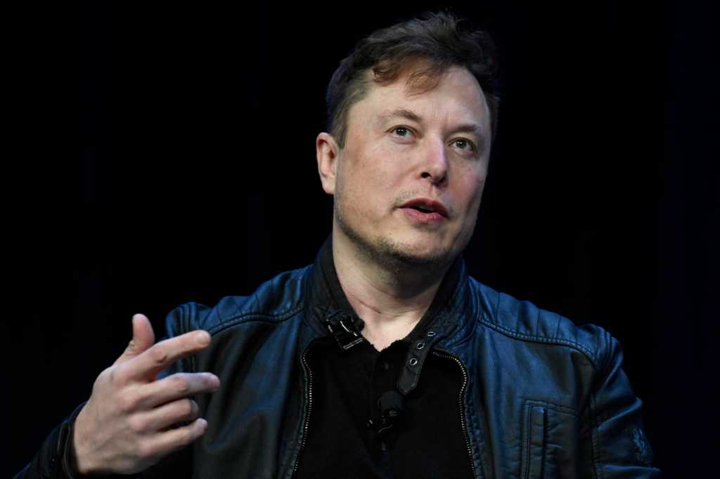 Le azioni di Tesla scendono del 10% dopo che l'azienda ha riportato risultati misti per il secondo trimestre e annuncia che i veicoli elettrici "economici" sono in programma per il debutto nel 2025