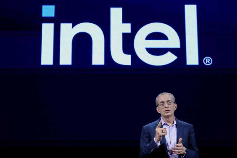 Il CEO di Intel propone tagli ai costi che includono lo spin-off di Altera e un ritiro dallo stabilimento in Germania, secondo una fonte